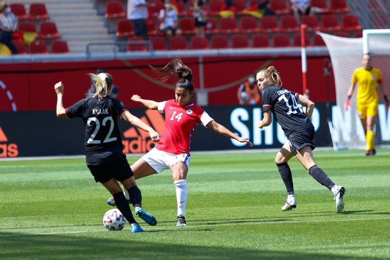Roja Femenina scaled.jpg