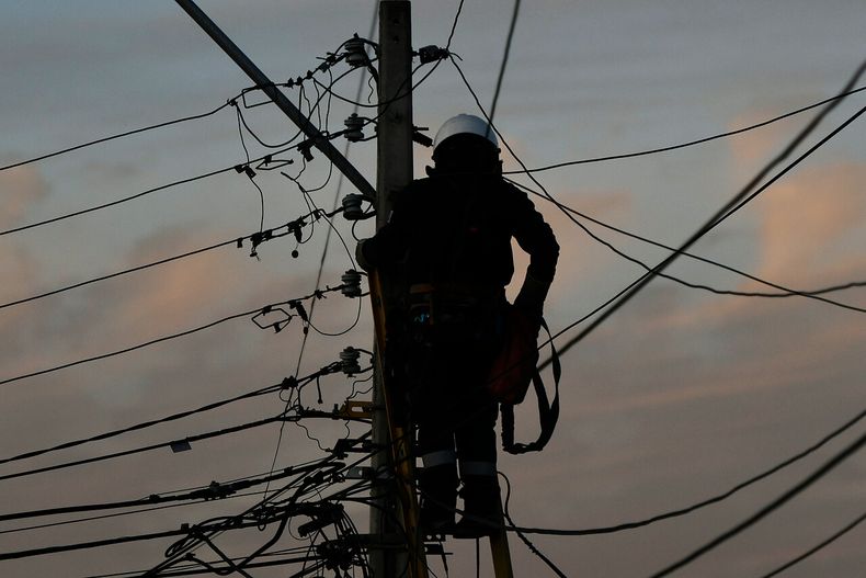 Revisa en El Desconcierto la información oficial de los cortes de luz en Santiago - Agencia Uno