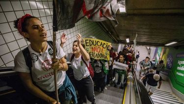 Estudiantes brasileños responden a marcha de bolsonaristas con acto de más de un millón de personas