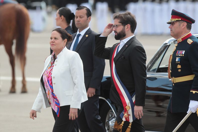 4631 boric parada militar.jpg