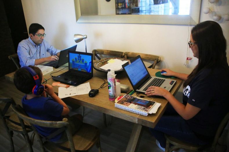 Teletrabajo y cuidados scaled e1688499641957.jpg