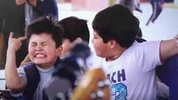 VIDEO| El mejor pogo del mundo: La divertida reacción de los niños a una tocata de Los Peores de Chile en su colegio