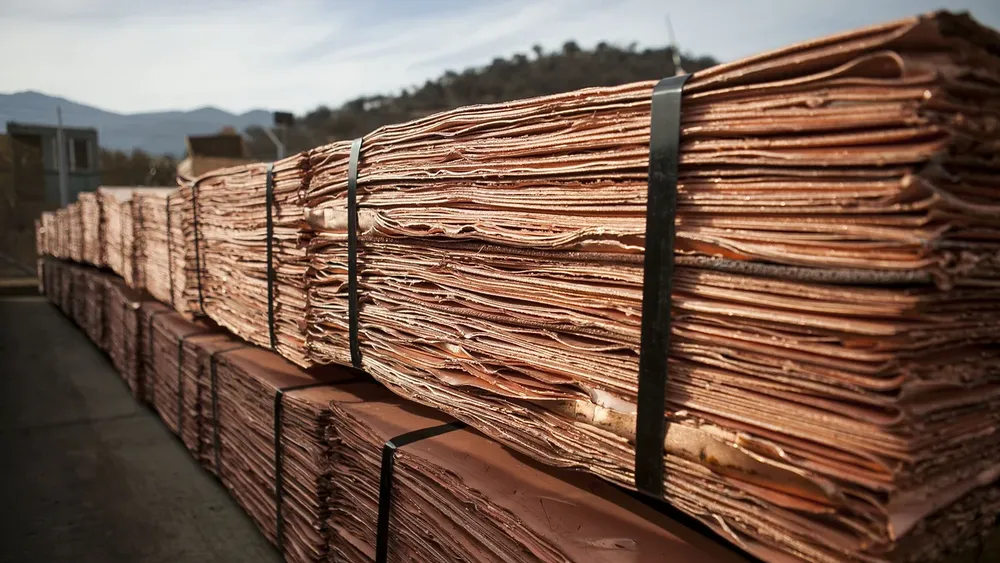Escenario próspero para Chile: Proyectan alza del precio del cobre para 2026 y aumento de la demanda en 2,1%