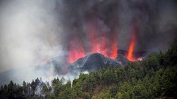 VIDEO| TV española capta en vivo la erupción de un volcán y los destrozos que provoca