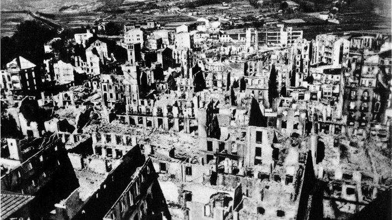 bombardeo guernica.jpg