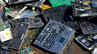El Desconcierto | device recycling scaled 1.jpg