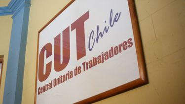 Tesorero de la CUT acusado de acoso sexual sigue en sus funciones a pesar de declaración que lo suspendía