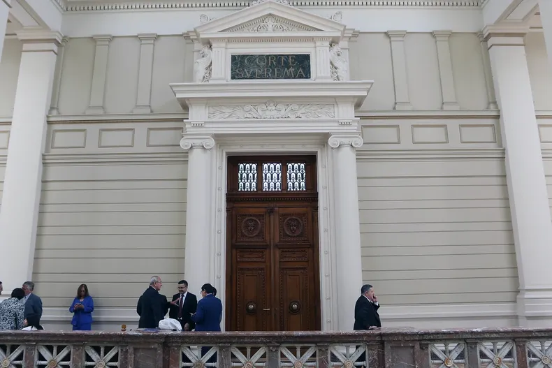 demostro dano psicologico luego de que dejaron su casa a medio edificar  condenan a constructora a pagarle 30 millones.webp