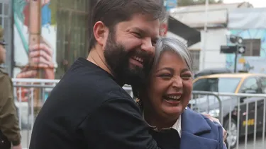 La aclaración de la contralora Pérez por acusación de intervencionismo del presidente Boric en campaña de Jara