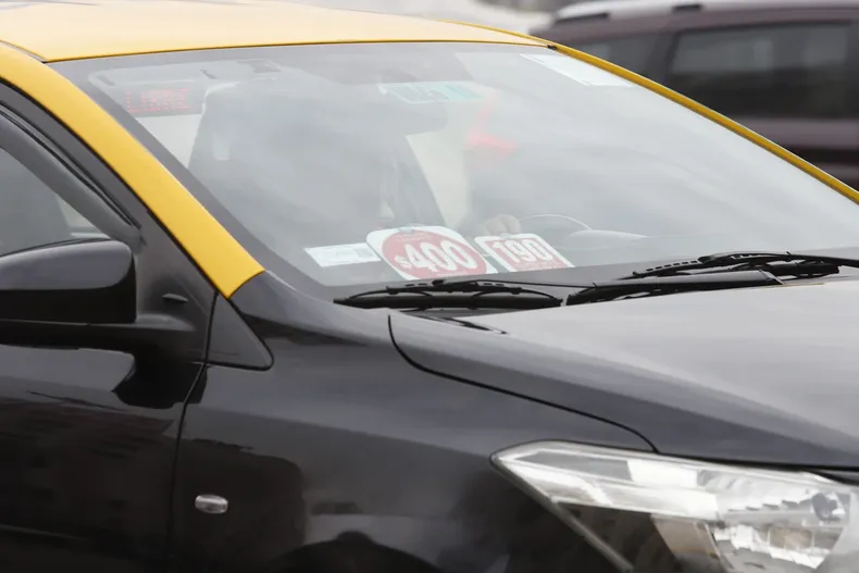 taxista llamo balsudo a colega y asociacion prohibio ingreso por 1 mes corte revierte porque palabra no existe.webp