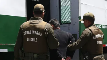 Carabinero subió a WhatsApp fotos que se sacó con uniforme y además dañó arma que después escondió: Corte validó arresto