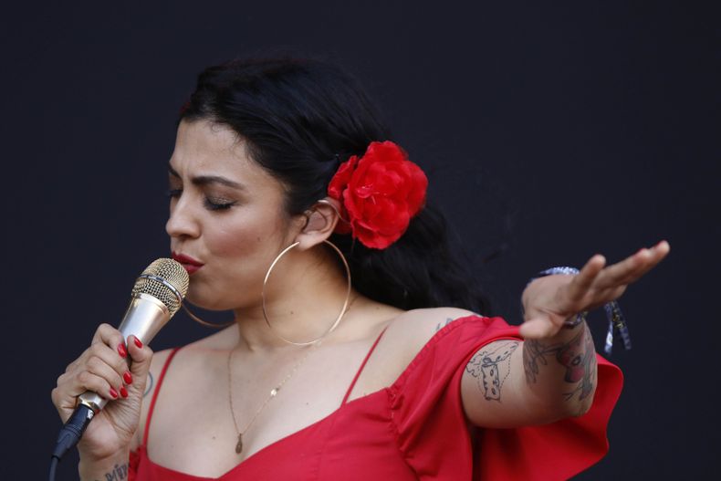 Mon Laferte A_UNO_915287.jpg
