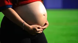 Para evitar mercantilización de las mujeres: Ingresan proyecto que prohibe vientre de alquiler