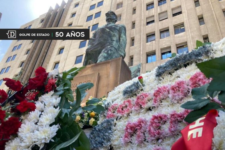 fotos a 50 anos de su muerte ofrendas florales en monumento de salvador allende e1694449164969.jpeg