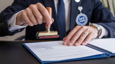 Notarios vs. Digitalización: Conservador de Buin bloquea firma electrónica y traslada al Poder Judicial la guerra de precios