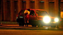 Trabajadora sexual tuvo un bebé y a la media hora tuvo que volver a salir a la calle