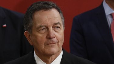 Trolean a exministro de Piñera por destacar valoración positiva de Pinochet en encuesta