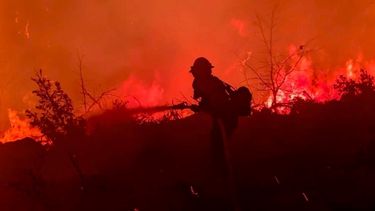 Más de 22.000 bomberos combaten 86 grandes incendios en Estados Unidos
