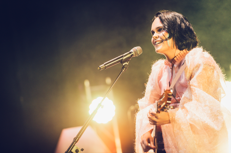 Camila Morena reversiona clasico de Charly Garcia.png