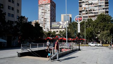El Desconcierto | entrada del metro.jpg