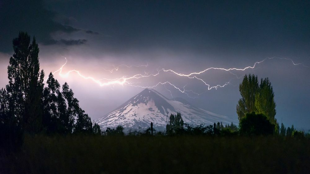 Clima cambiante: Lloviznas en Santiago y tormentas eléctricas en varias regiones este lunes