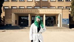 Sassy Science, la drag queen que enseña sobre mujeres científicas por internet