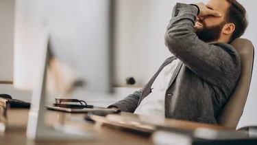 Fatiga laboral: Las 8 señales de que podrías sufrir un burnout y 4 tips para no estallar en tu trabajo