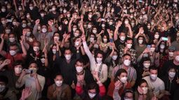 Francia: Realizan concierto de rock con 5 mil personas para monitorear contagios COVID-19
