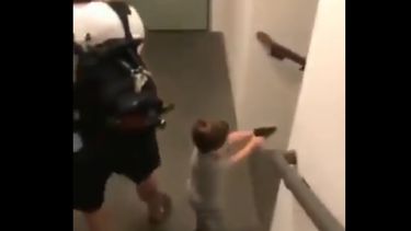 VIDEO| Un niño jugando a ser asesino: La publicación de Eduardo Bolsonaro luego de que la policía de Brasil asesinara a una niña de ocho años