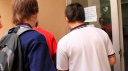 Corte: Negativa a renovar matrícula de alumno con TEA por usar pelo largo es arbitraria