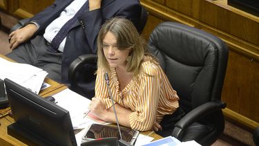 FOTO| Beatriz Sánchez se tapa un ojo cuando Ena von Baer votó contra la Paridad de Género