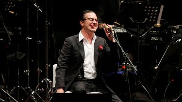 Es un chileno más: Mike Patton regresa al país con Mondo Cane después de tres años
