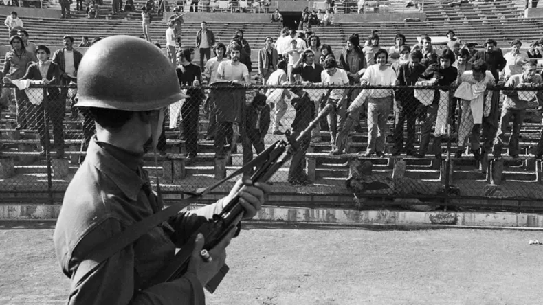 el caso del nino de 14 anos que sobrevivio un mes detenido y torturado en 1973 estado debera pagarle 60 millones.webp
