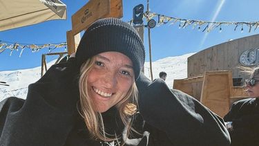 Laura de la Fuente Castro comparte tiernas fotos de su 18 con su polola