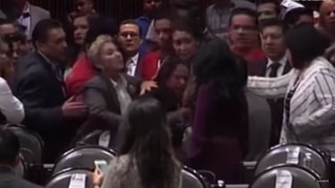 Diputada mexicana se entera en plena sesión del Congreso que asesinaron a su hija