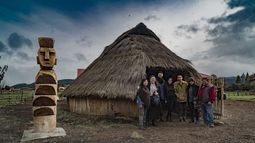 Ficwallmapu trae a Sebastián Calfuqueo y su muestra “Champurria” a itinerar por el territorio ancestral Mapuche