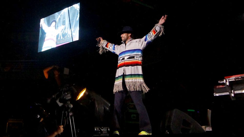 Quilapayún se desató en críticas contra Jamiroquai: Toca media hora repitiendo incansablemente dos acordes