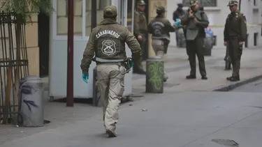 El Desconcierto | carabinero golpeo y detuvo a camarografo que grababa procedimiento policial condenado por obstaculizar la labor periodistica.webp