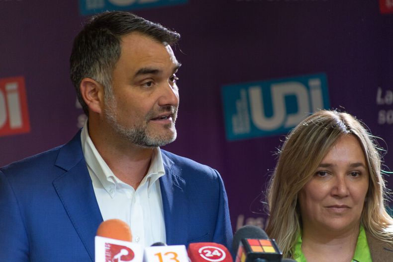 A_UNO_1490985.jpg