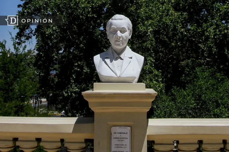 27215 busto de gabriela mistral.webp