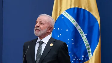 Lula da Silva vencería al hijo de Jair Bolsonaro en las elecciones presidenciales brasileñas, según un sondeo