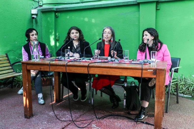 Conversatorio Ministra Orellana abordo los desafios del gobierno y feminismos del pais e1700254450225.jpeg