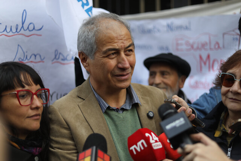 Presidente del Colegio de Profesoras y Profesores, Mario Aguilar, no descarta movilizaciones contra el gobierno si continúan recortes. Créditos: Agencia Uno.