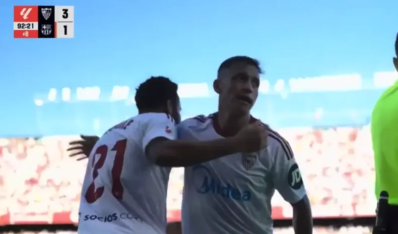 video con gol y ovacion incluida alexis sanchez fue figura en la goleada 4 1 del sevilla sobre el barcelona en laliga.webp