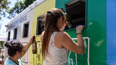 El Desconcierto | 5953 jovenes y adultos reciclando.jpg