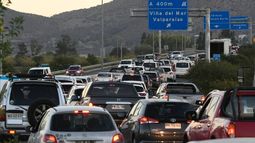 Peaje a mil, restricción y seguridad en autopistas: 1 mill de autos saldrán de RM estas fiestas