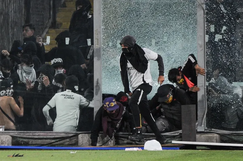 tras muerte de dos hinchas en el monumental experto dice que estadio seguro fracaso y el estado ha mirado al lado.webp