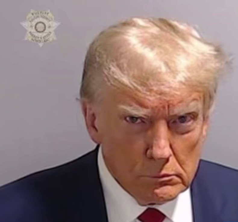 Donald Trump detenido.png