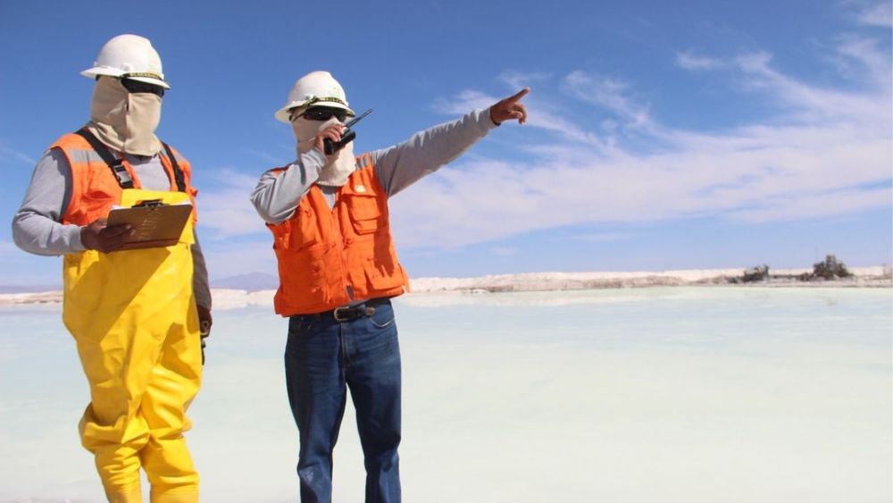 Novandino Litio prioriza empleos locales junto con capacitación técnica en química de salmueras, en un modelo que busca retener en el territorio la riqueza del litio.