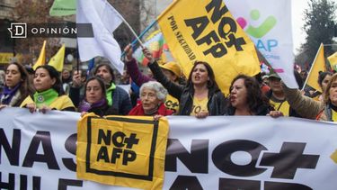 El Desconcierto | 9072 imagen de mujeres en una marcha contra las afp.jpg